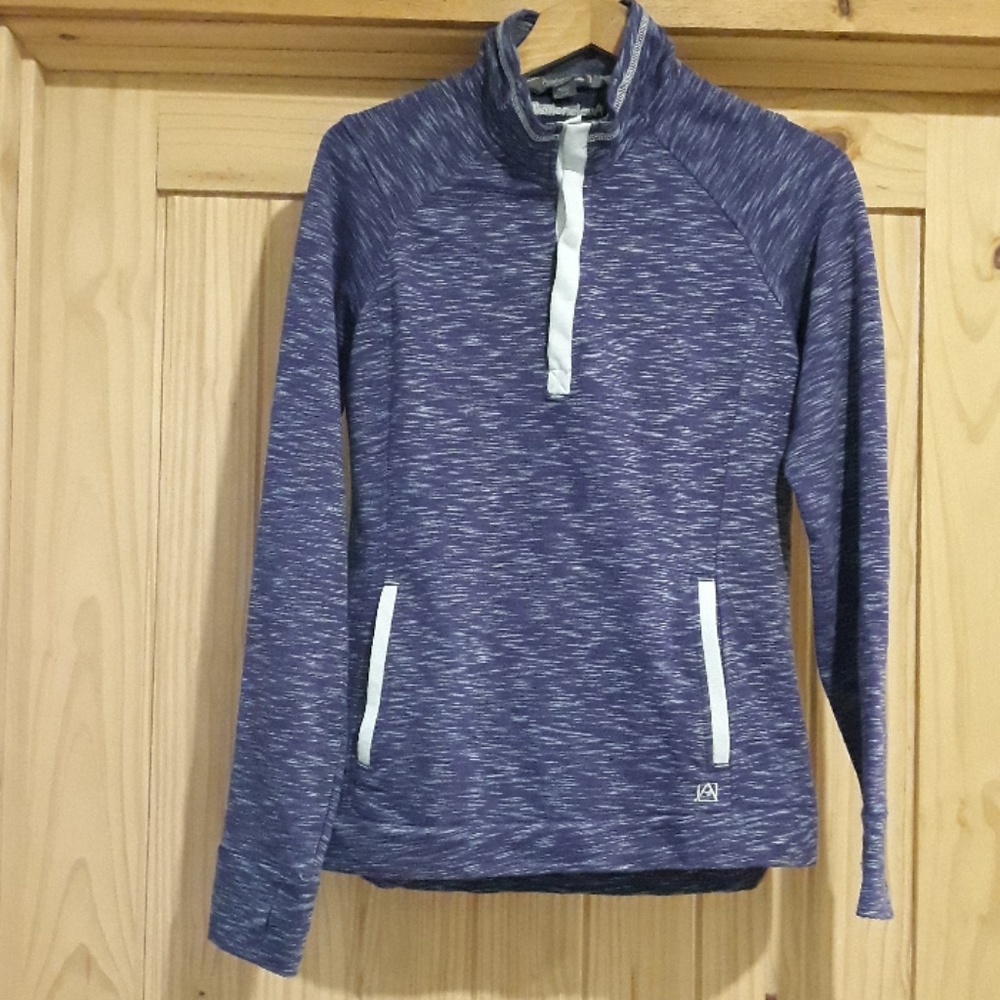 Avalanche Pull Over Sweat Shirt. Size medium.